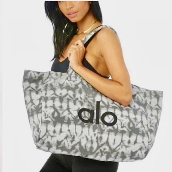ALO Yoga Handbags - Alo Yoga